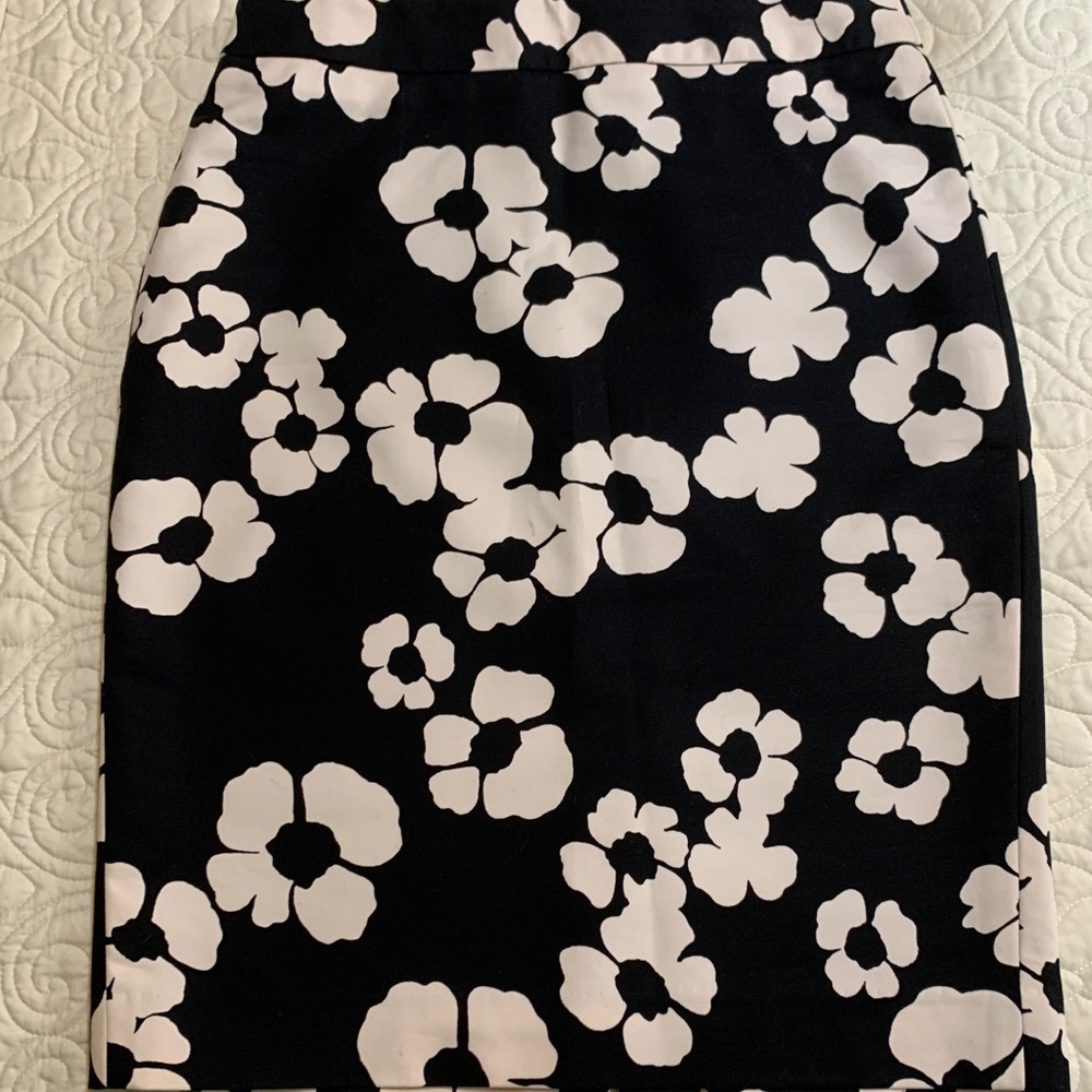 Loft size 2 skirt